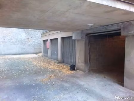 box fermé sécurisé avec électricité – versailles notre-dame