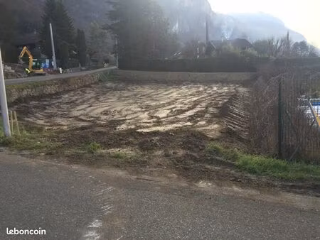 terrain 1600m² multi logements
