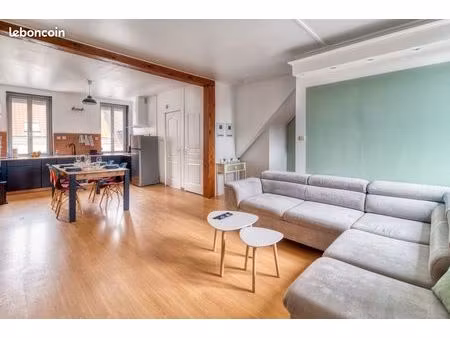 grand duplex lumineux meublé