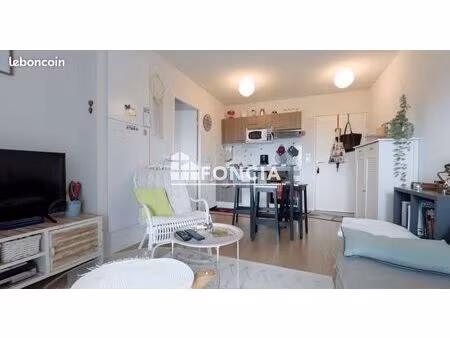 le mee sur seine : immeuble des années 2015  appartement t2 de 38m2 plus terrasse et place