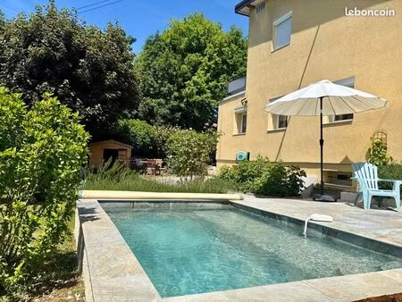? maison 145 m² – 4 chambres + bureau – piscine – centre-ville et écoles à pied