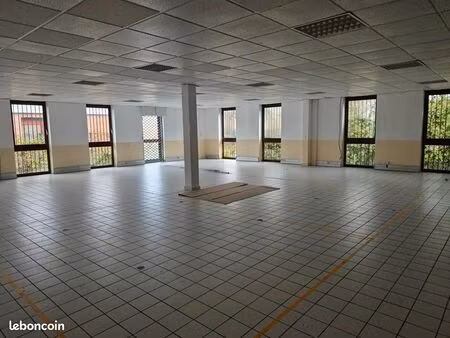 bureau 340 m²