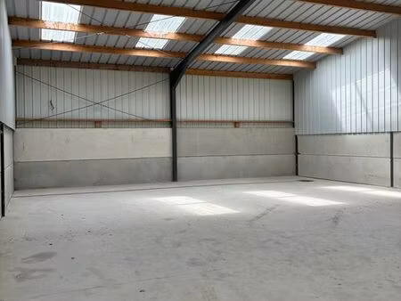 cellule commerciale / local d'activité de 200 m² à louer