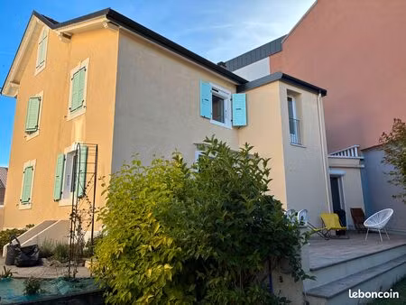 maison de ville de 155m2 au coeur de la roche à proximité de tout