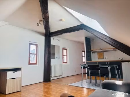 studio meublé lumineux – hypercentre chambéry  rue de boigne