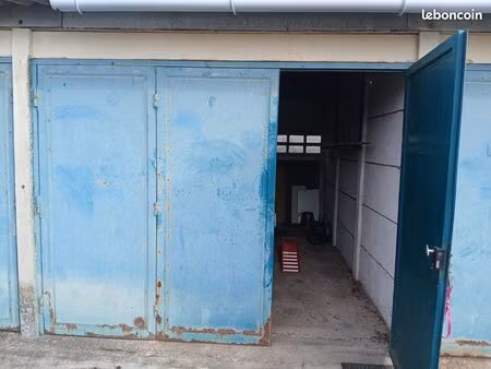 lot 3 garages