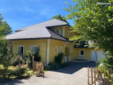 maison 8 pièces 206 m2 saint-girod