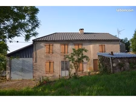 dans un hameau sur la commune du masnau massuguies à 20mn d'alban  12km de paulinet  une m