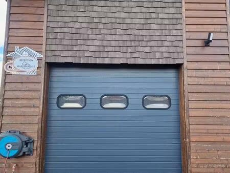 ? local professionnel / stockage 45 m² – accès sécurisé 24h/24