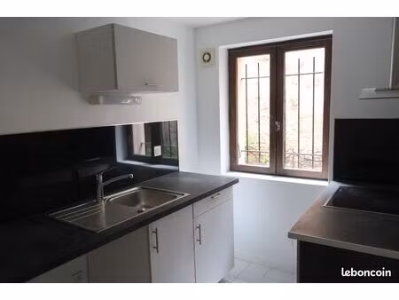 f2 de 40m² proche mairie _ rez de jardin commun