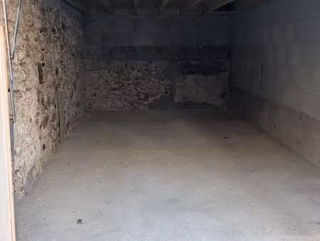 pentagone / ices : box / parking fermé - 18 m² + mezzanine de stockage