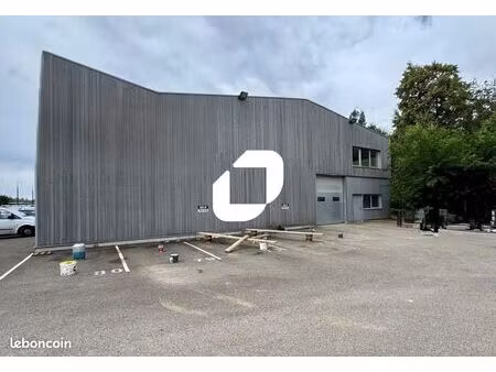 local d'activité 215 m²