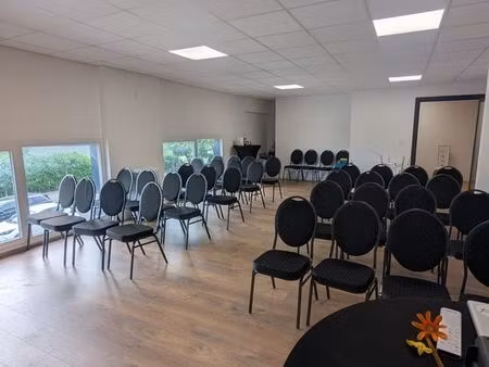 local commercial de 100 m² à ville-la-grand – zone commerciale dynamique proche de la suis