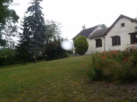 maison dans jardin paysager
