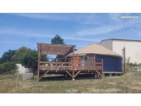 location yourte contemporaine meublée à l'année
