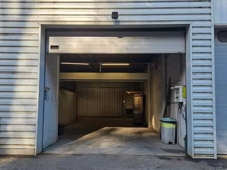 local - entrepôt - atelier 105 m2