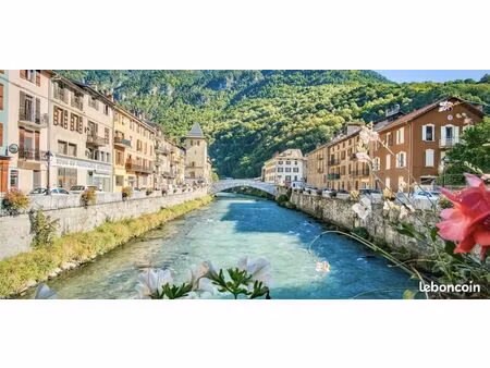 local commercial 200 m² moutiers