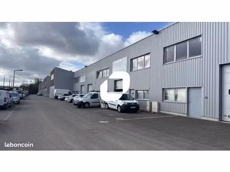 local d'activité 151 m²