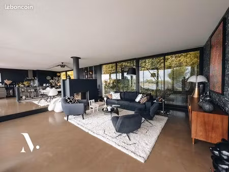 maison 7 pièces 215 m²