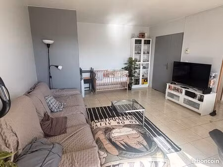 t2 56m² – bussy-saint-georges hyper centre – vue square –au pied du rer a