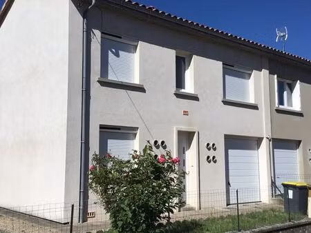 maison individuelle  mitoyenne un côté