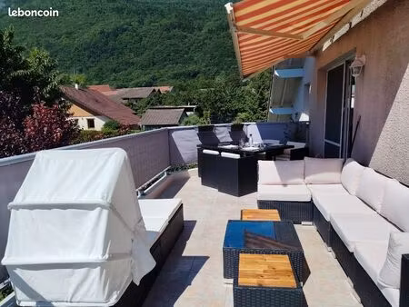 appartement-villa en attique 125m2  jardin 150m2  terrasse-balcon 25m2  sud  vue alpes jur