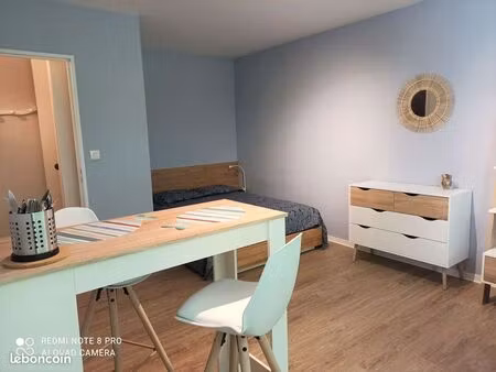 vends studio très bon état meublé  lumineux et prêt à emménager de 25m² à poitiers..