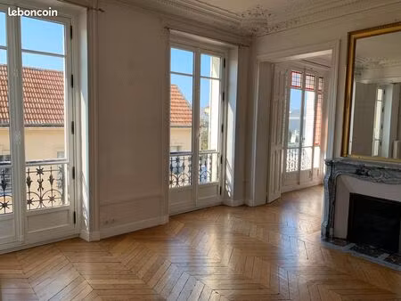 quartier notre-dame  magnifique appartement ancien à 3min à pied de la gare rive droite