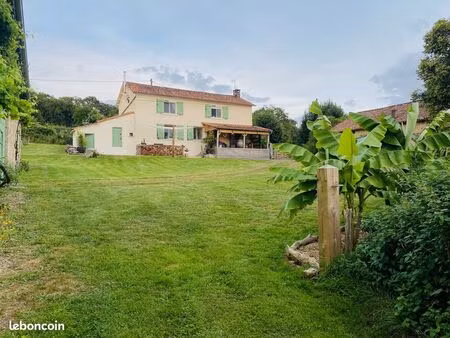 magnifique ferme de 4 chambres avec granges et terrain
