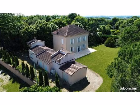 propriété 7 pièces 198 m²