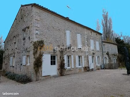 maison 6 pièces 230 m²