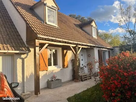 ? maison familiale de 130 m² avec cuisine rénovée  spa de nage  jardin clôturé  panneaux s