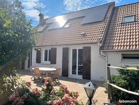 maison familiale d'environ 130 m² • 4 chambres • terrain 781 m² • dpe c • spa de nage • cl