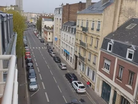 a louer f2 meuble plein centre ville avec parking