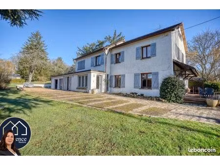 propriété 8 pièces 225 m²