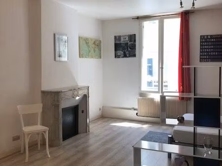 t2 lumineux centre-ville avec terrasse privative – calme – 1er étage