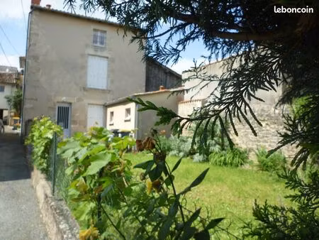 idéal etudiant-e studio 33m2 calme clair près fac agréable à vivre et pour y étudier