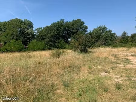 terrain 1 000 m² lorgues