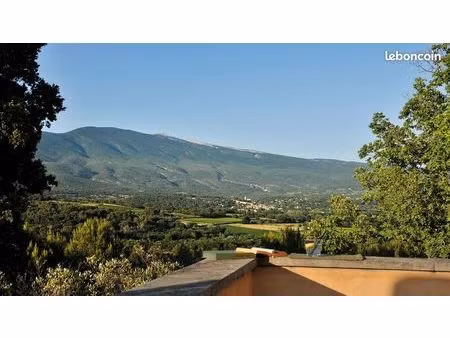 vue imprenable notamment sur le mont ventoux