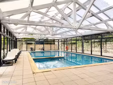 ? t2 avec terrasse dans résidence avec piscine  salle de sport et sauna (toutes charges in