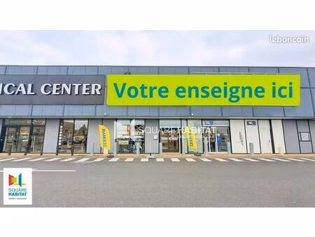 local opticien 780 m²