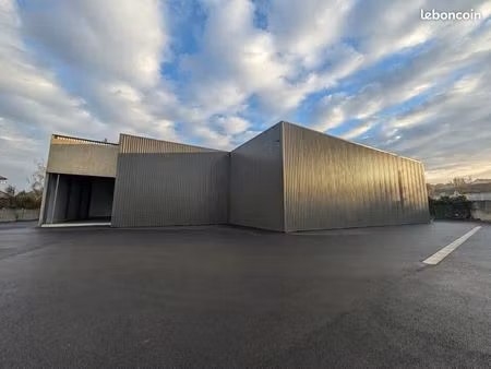 local d'activité 922m²