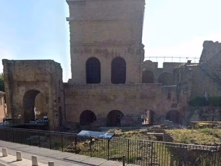 local commercial exceptionnel – emplacement n°1 – 50m du théâtre antique d'orange