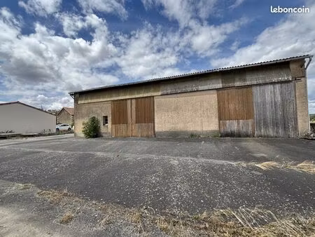 local 400 m² poitiers