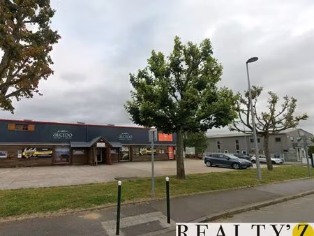 local commercial 211 m²