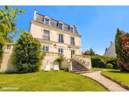 maison 11 pièces 325 m²