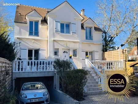 maison 9 pièces 225 m²