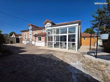 ensemble immobilier d’exception composé de deux logements indépendants  une maison de 232m
