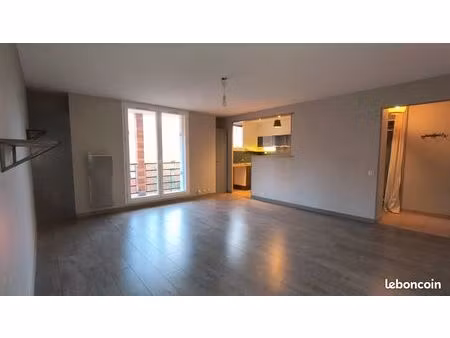 appartement - 3 pièces - 65m² - balcon & box