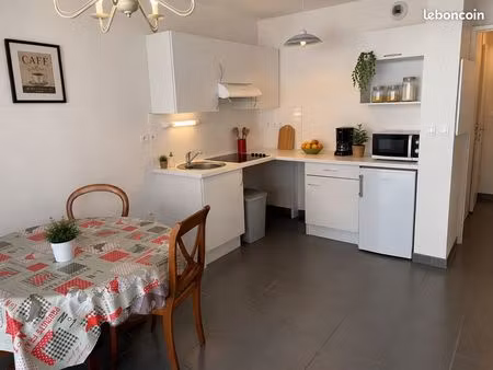 appartement avec balcon et parking à 250m de la plage